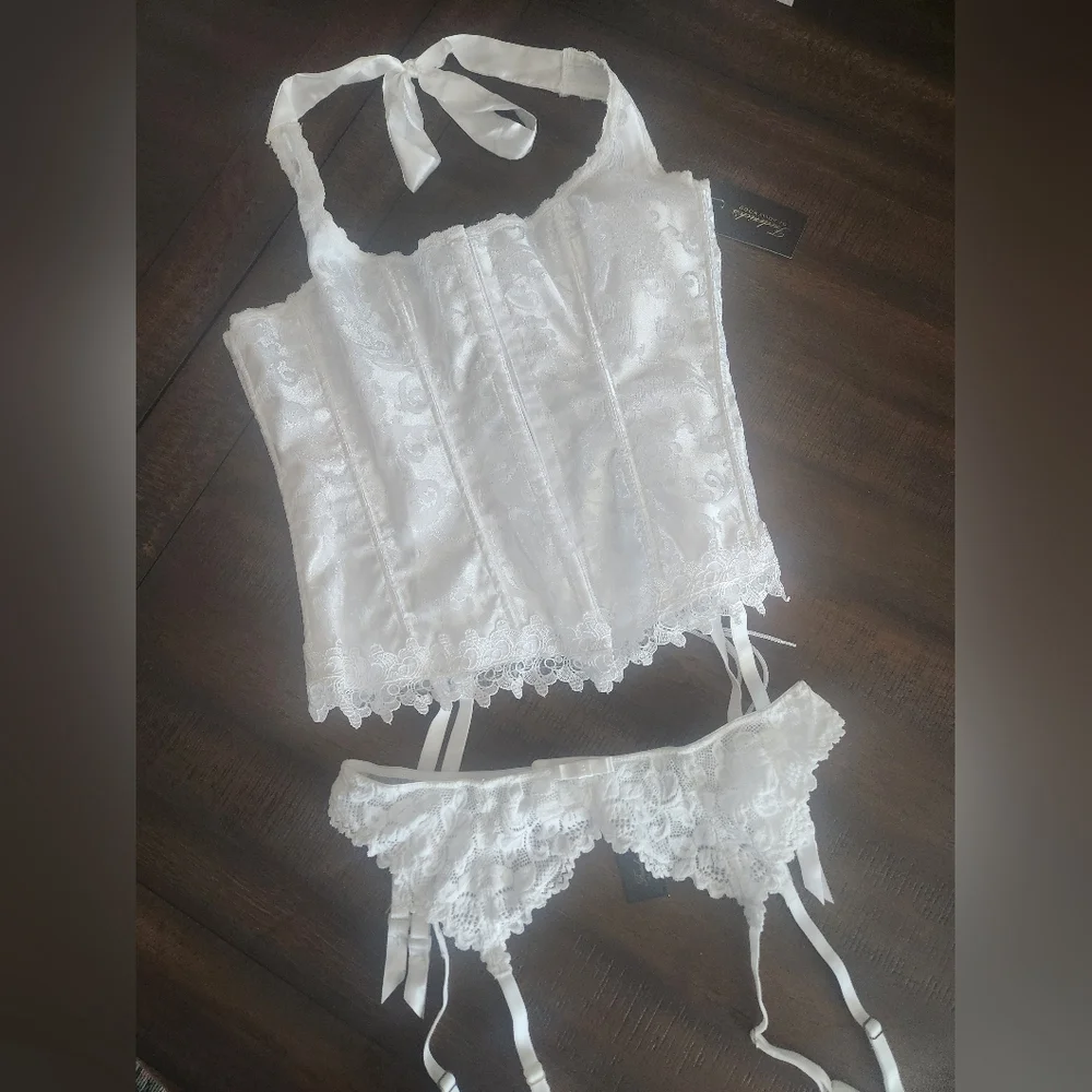 White Lace Corset With‎ Garter Sz 38/Lg
